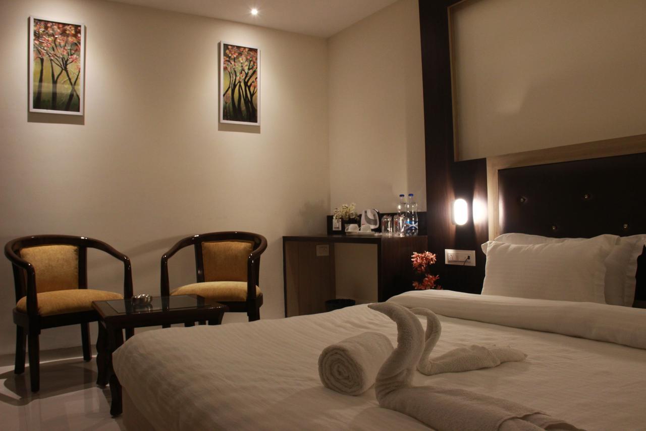 Hotel Dayal Shree Paradise Bhopal Buitenkant foto